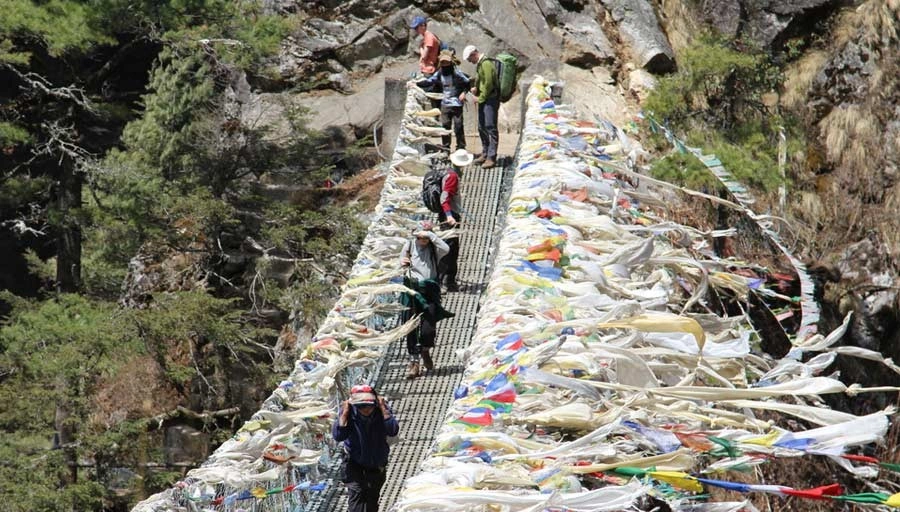 Hilary-bridge-one-the-Way-to-Everest-View-Gokyo-lake-trek