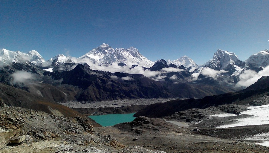 ebc-chola-gokyo-lake-trekking-beautiful glacier lake