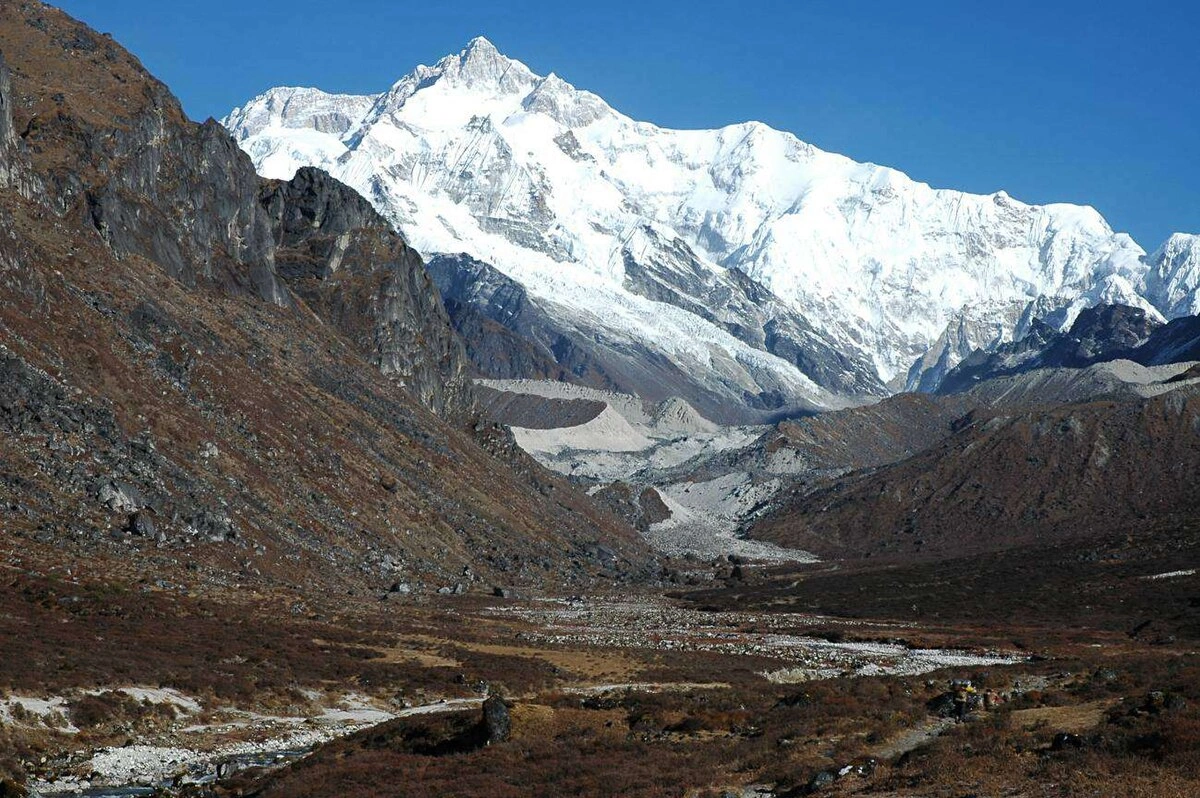 Mountain view from Kanchenhunja trek