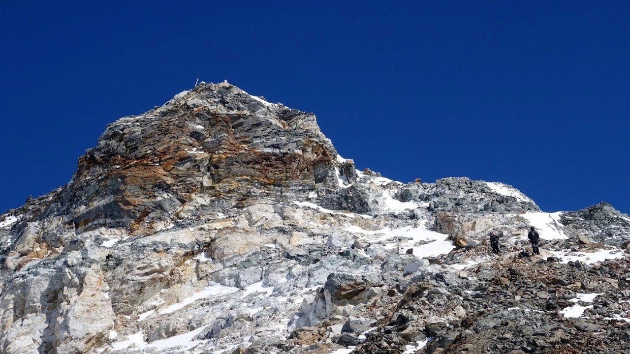 Summit Yala peak