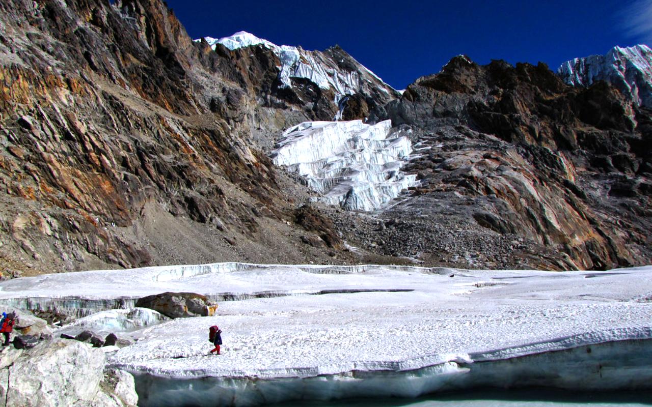 Everest Three Passes Trek With Island Peak By Life Himalaya 4 Cho La Pass