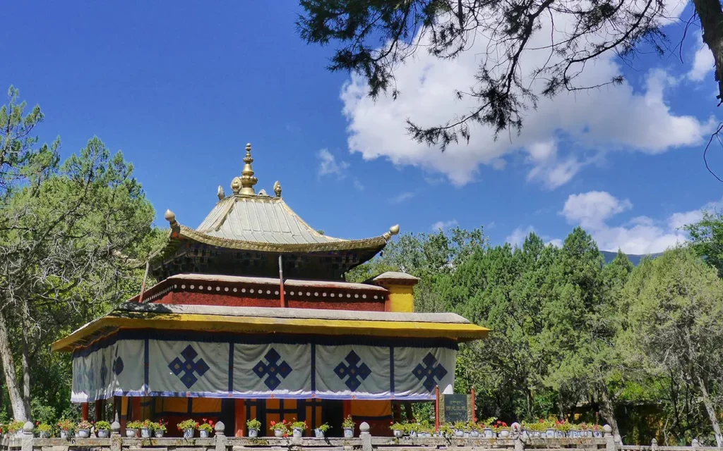 Potala Palace &Amp; Your Tibet Tour: The Expert Guide To Permits, Altitude, &Amp; Insider Tips 8 Norbulingka Palace