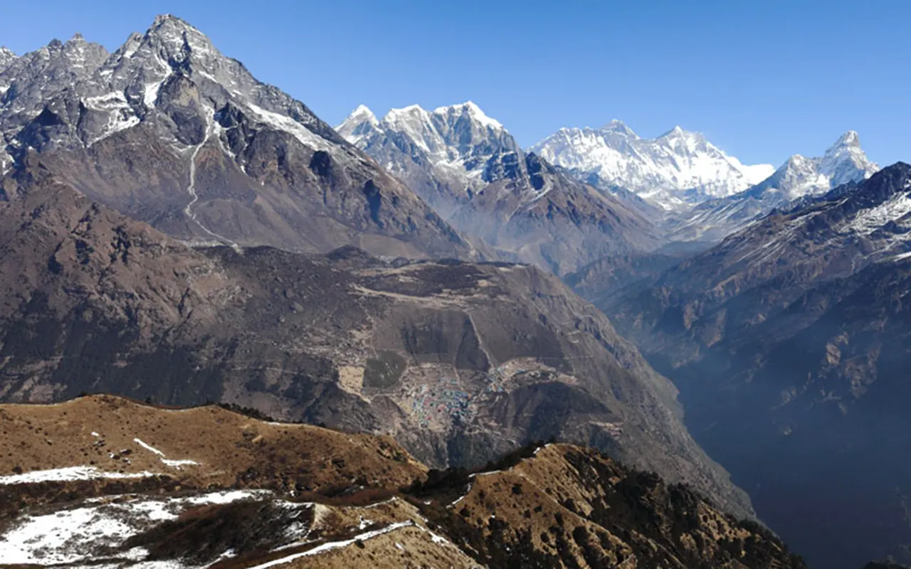 Melhor empresa de trekking para voos de Katmandu para Lukla e trilhas na região do Everest 4 Voos de Katmandu para Lukla