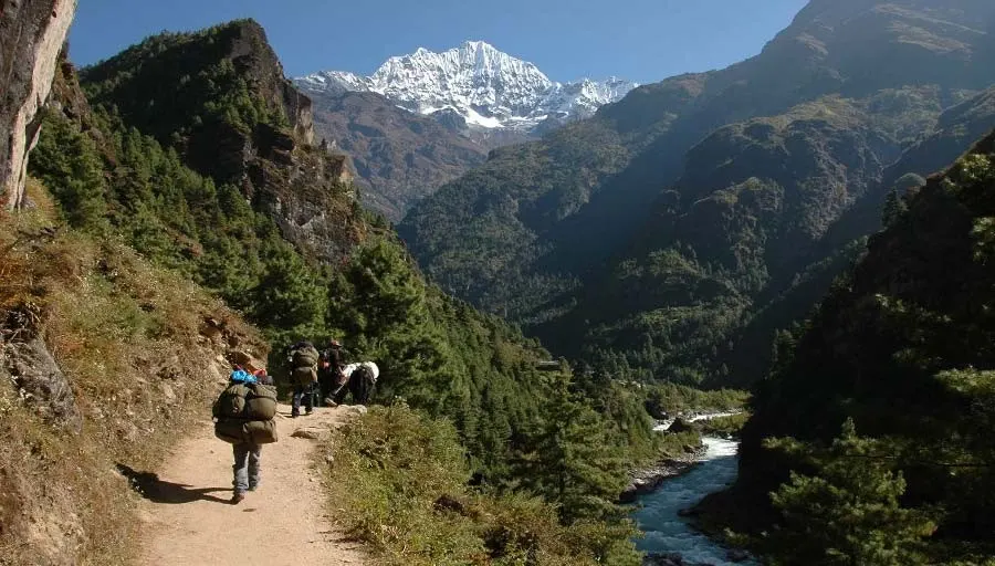 trek-to-Phakding-2652m