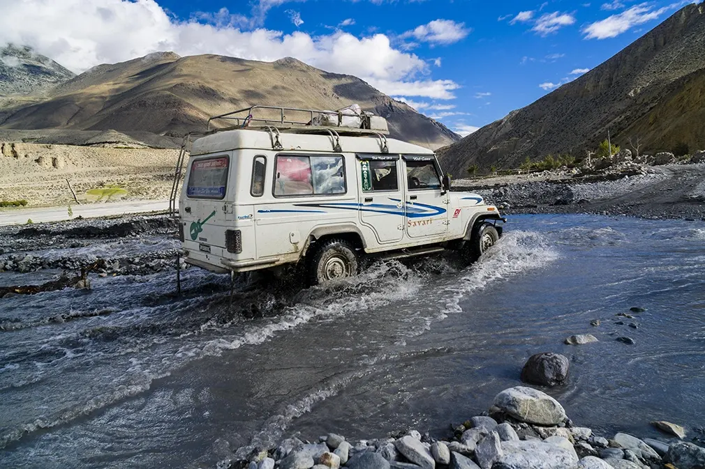 vandring i nepal genom jeep