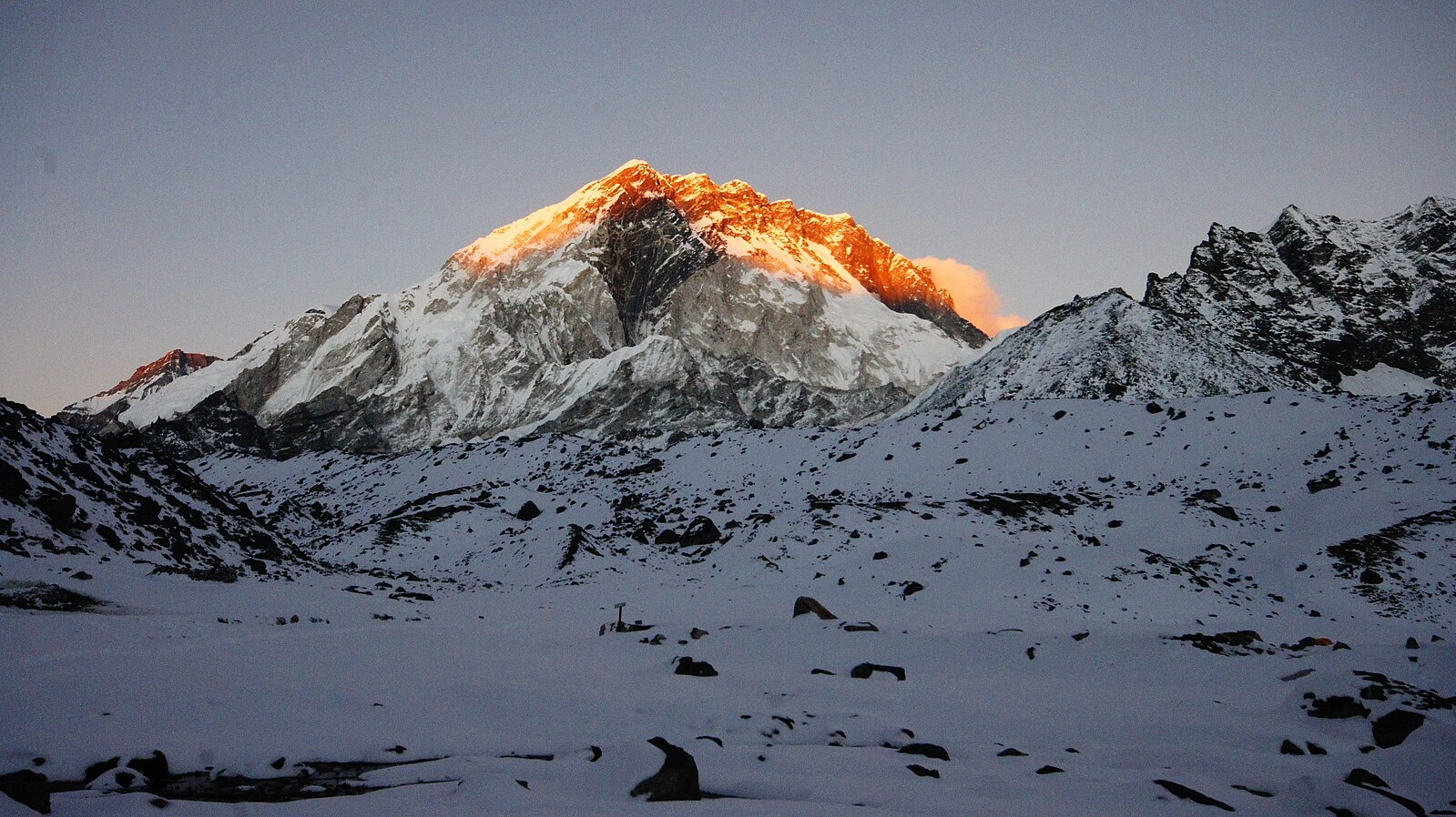 Sunrise-view-on-Mount-Everest