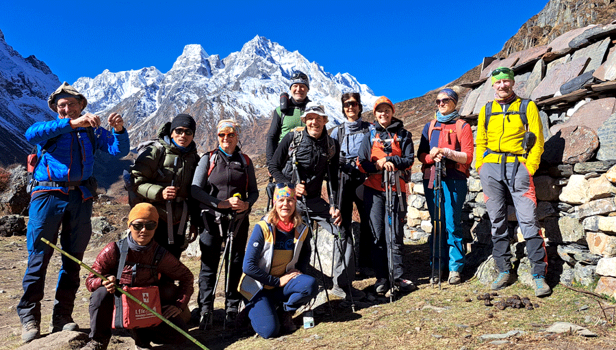 Manaslu-trek-group