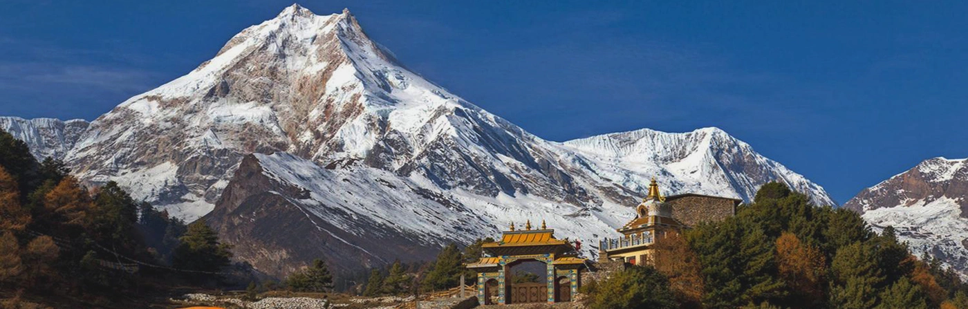 beautiful-mountian-view-while-trekking-manaslu