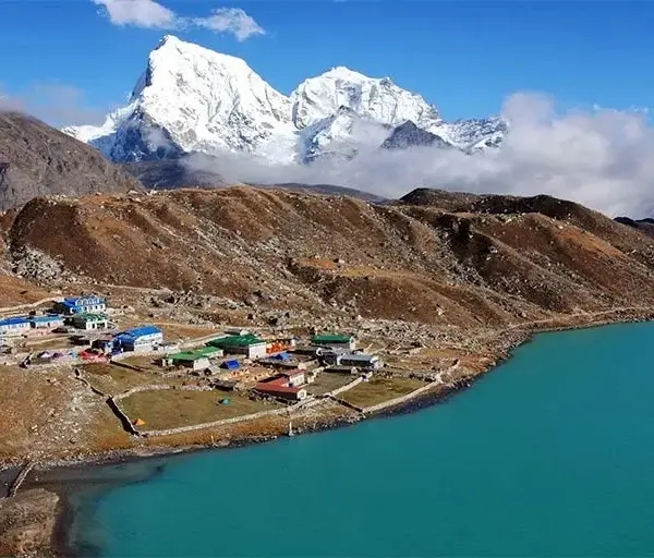 gokyo valley trekking lake