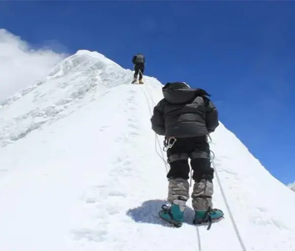 summit Island Peak Climbing 6189m
