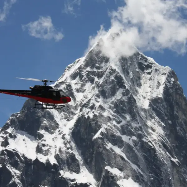 Tur Helikopter Base Camp Puncak 8000 m di Nepal